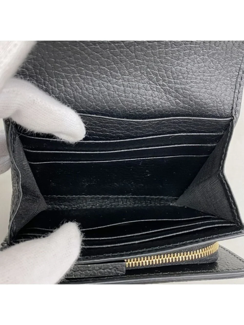 Gucci wallet gg